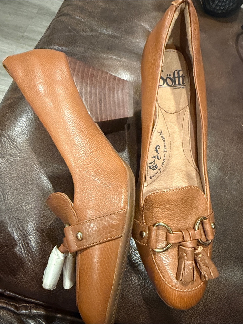 Sofft Women's Tan Leather Loafers with Tassel & Gold Rings - Picture 2 of 10